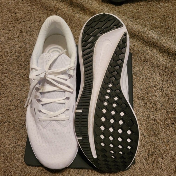 Nike Men's Winflo 10 Running Shoes Size 9.5 - Picture 4 of 5